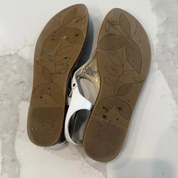 Cliffs By White Mountain Cushioned Slingback Thong Sandal Women’s Size 8M White - Picture 9 of 9